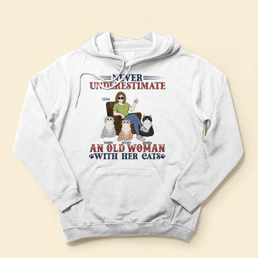 Never Underestimate An Old Woman With Her Cat – Personalized Apparel – Birthday Day Gift For Mom Cat Mom Mama